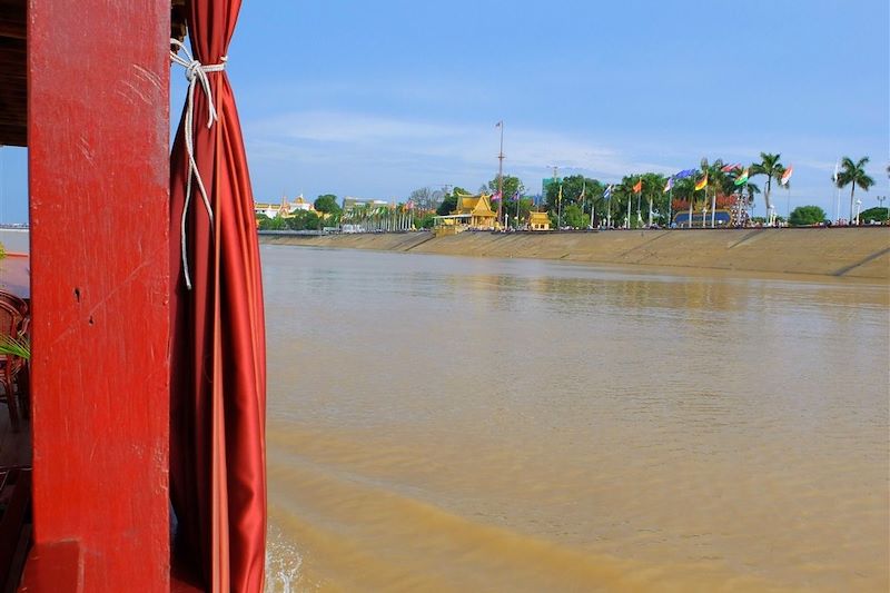 Le long du fleuve à Phnom Penh - Cambodge