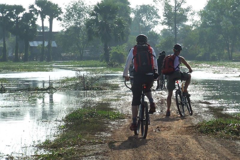 Lac Tonlé Sap et ville de Kompong Thom - Cambodge