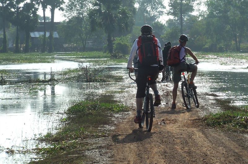 Lac Tonlé Sap et ville de Kompong Thom - Cambodge