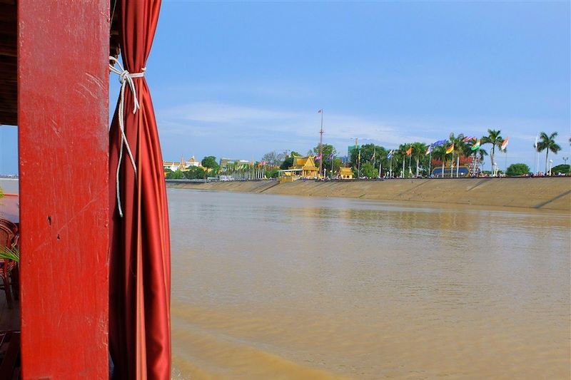 Le long du fleuve à Phnom Penh - Cambodge