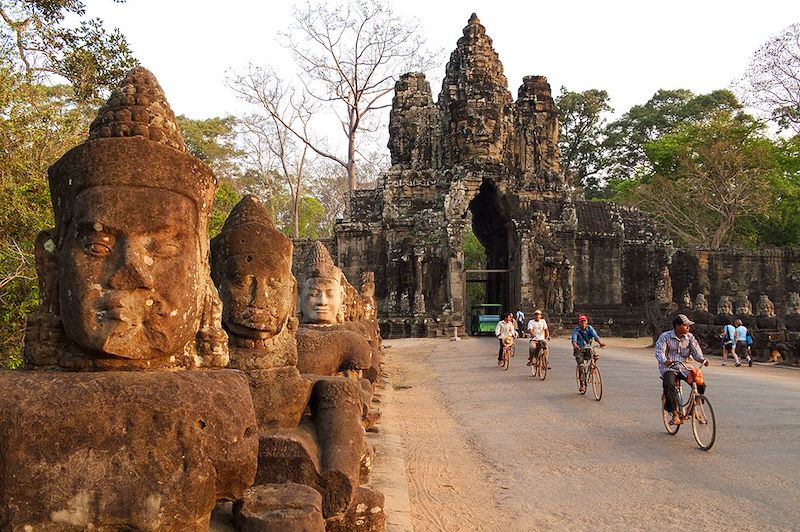 Voyage en VTT à assistance électrique, à pied, en kayak et en pirogue au cœur du Cambodge, d’Angkor au golfe de Siam