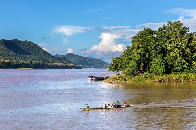Pirogue allant de la rivière Nam Khan au Mékong - Luang Prabang - Laos