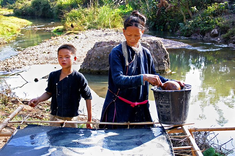 Fabrication du papier au Laos