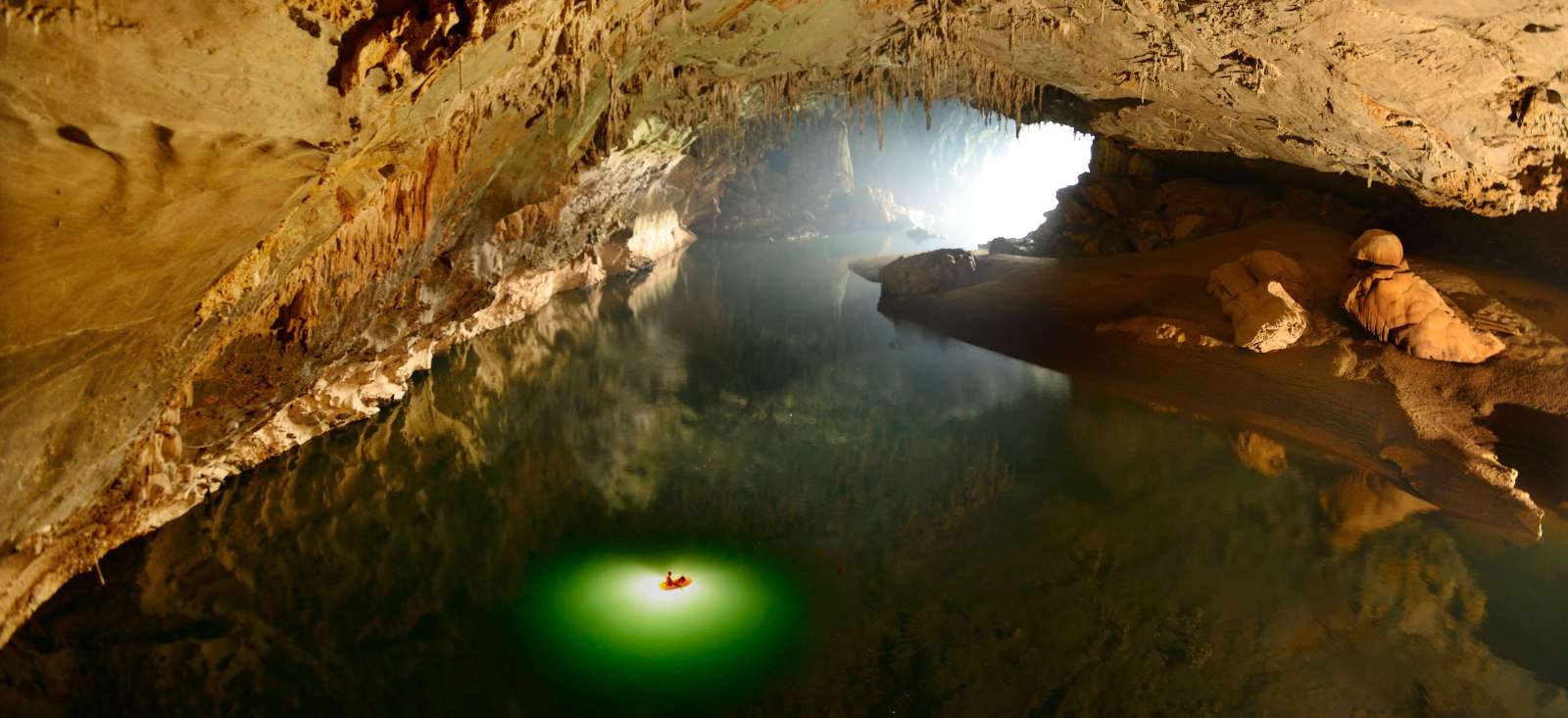 Voyage sur l'eau Laos : Kayak au centre de la terre Voyage sur l'eau Laos : Kayak au centre de la terre
