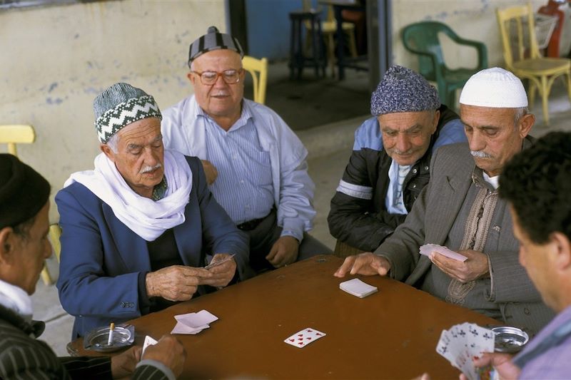Hommes jouant aux cartes - Sidon - Liban