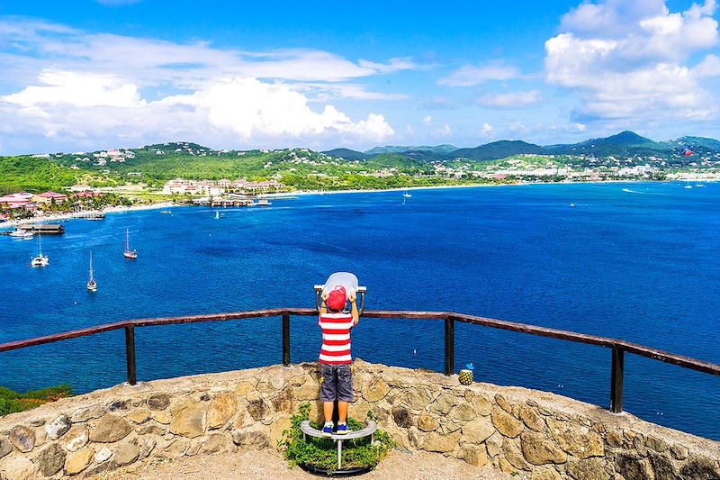 Observation de la Baie de Rodney depuis le Parc national de Pigeon Island - Sainte-Lucie 