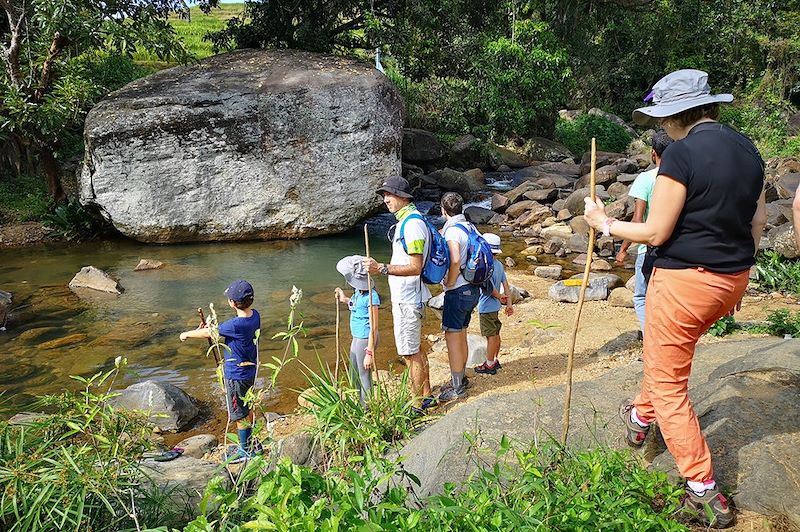 Randonnée en famille  à Kadupelella - Sri Lanka