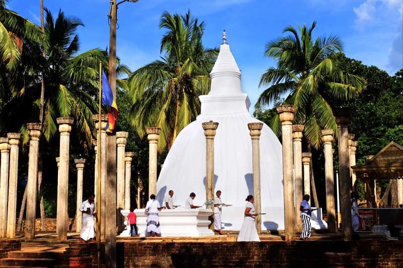 Temple du dagoba blanc Maya Seya - Mihintale - Région centre-nord - Sri Lanka