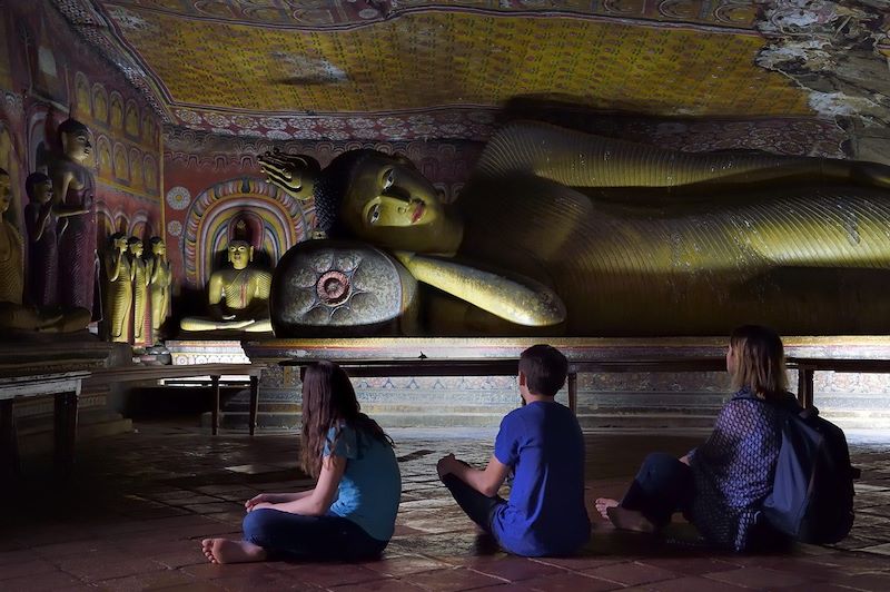 Bouddha couché dans le temple d'or - Dambulla - Province du Centre - Sri Lanka