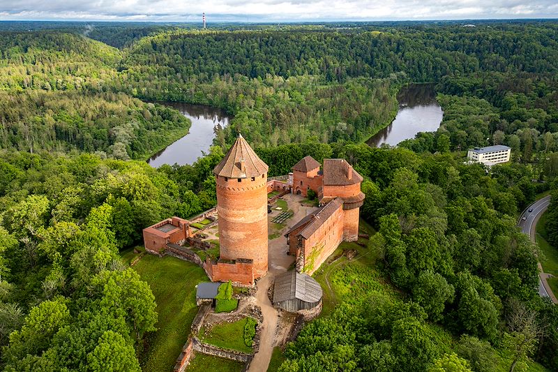 Rivière Gauja et château de Turaida - Sigulda - Lettonie