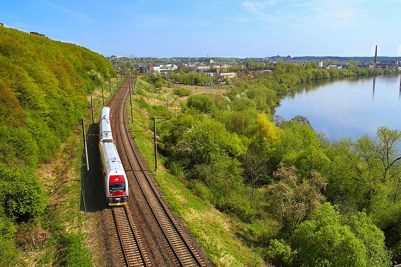 Train près du fleuve Niémen - Lituanie