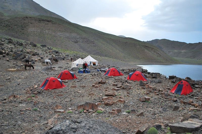 Bivouac au bord du Lac de Tamda - Vallée de la Tessaout - Haut Atlas - Maroc