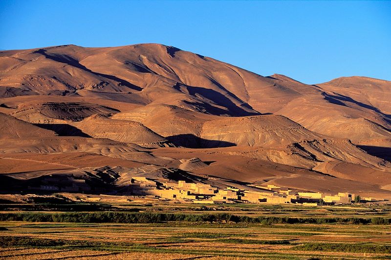 Village au pied des collines du Moyen-Atlas - Maroc