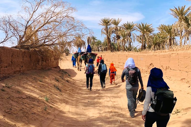 Randonnée dans un village - Sahara - Maroc