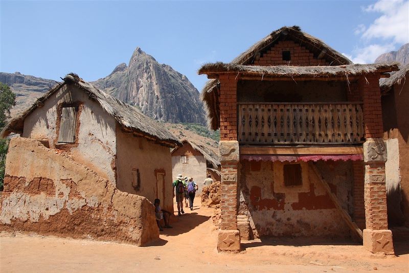 Village dans la vallée de Tsaranoro - Région Est des Hautes Terres - Madagascar
