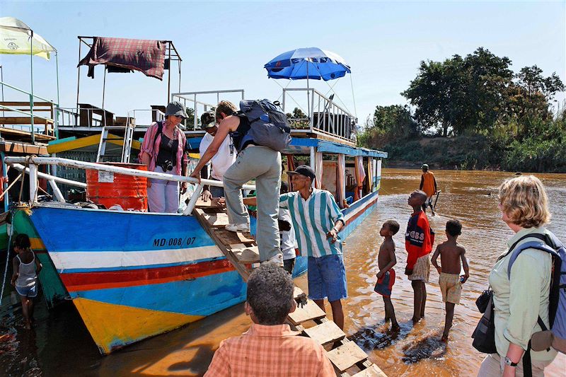 Entre Antsirabe et Miandrivazo, descente de la Rivière Tsiribihina - Madagascar