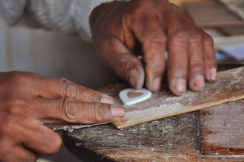Sculpteur sur bois d'Ambositra - Madagascar