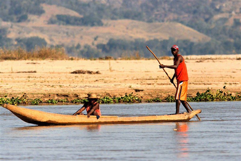 Entre Antsirabe et Miandrivazo, descente de la Rivière Tsiribihina - Madagascar