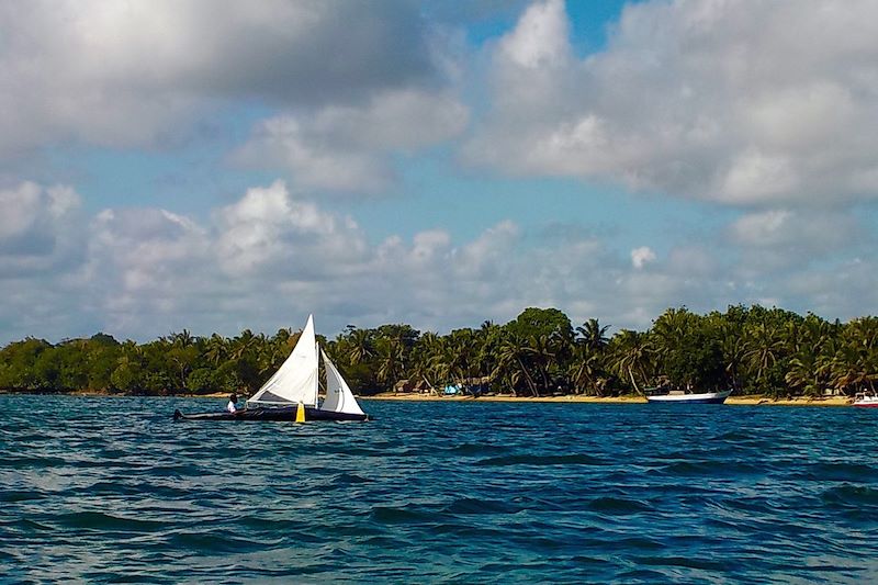 Kayak de mer près de l'île de Sainte-Marie - Madagascar
