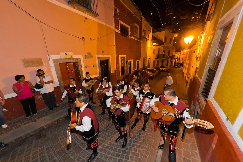 Callejoneada dans les rues de Guanajuato - Mexique