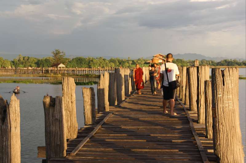 Visite des principaux sites : Mandalay, Bagan,Inlé, petit trek avec nuits chez l'habitant et vols domestiques pour + de confort