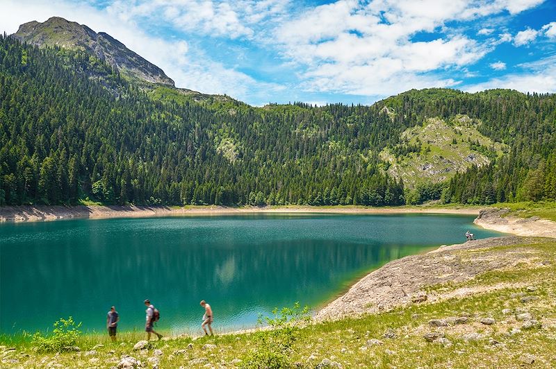 Randonneurs au Lac Noir - Parc national de Durmitor - Montenegro