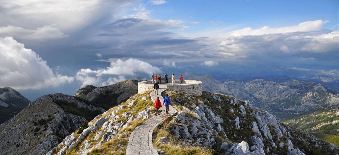Découverte itinérante d'un étonnant pays des balkans, côté mer, montagne et culture.