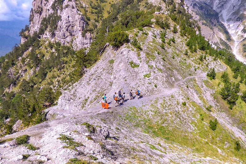 Randonneurs sur le col de Qafa el Valbona - Albanie