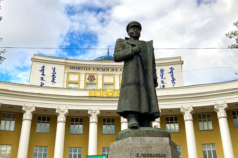 Statue de Khorloogiin Choibalsan à Oulan-Bator - Mongolie