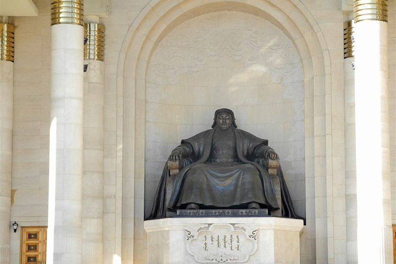 Statue de Sükhbaatar - Palais du gouvernement à Oulan-Bator - Mongolie