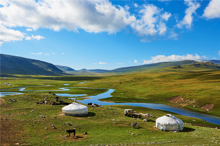 Yourtes dans l'Altaï mongol - Bayan-Ölgii  - Mongolie