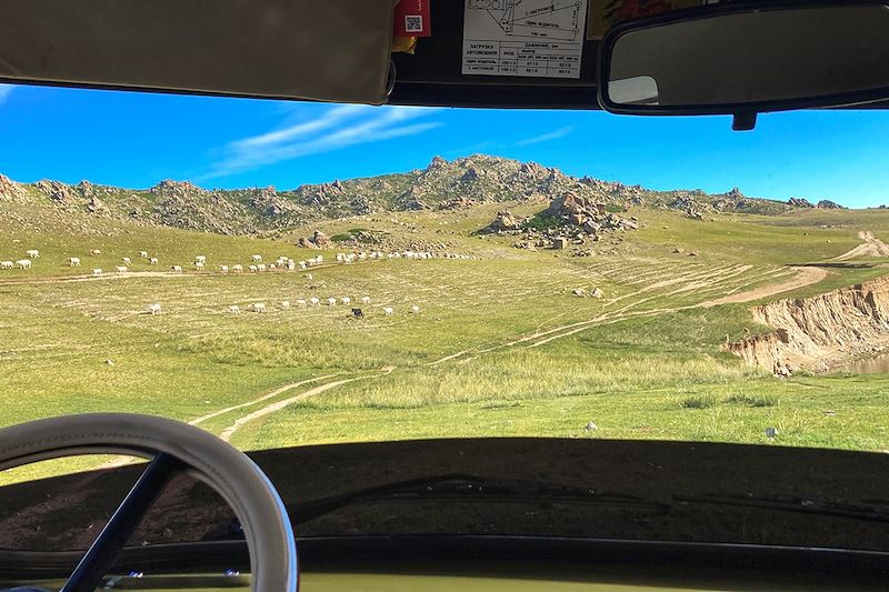 Véhicule dans la vallée de l'Orkhon - Sum de Kharkhorin - Mongolie