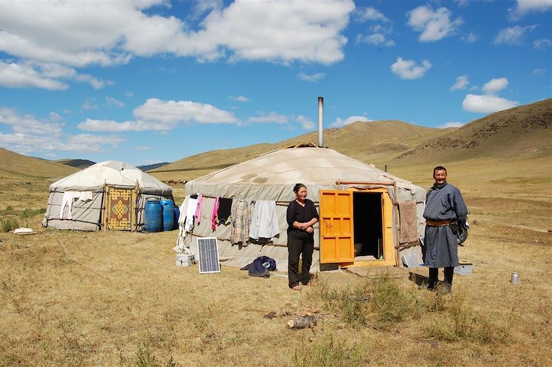 Steppes en trek et yourtes mongoles