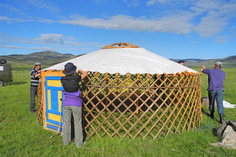 Steppes en trek et yourtes mongoles