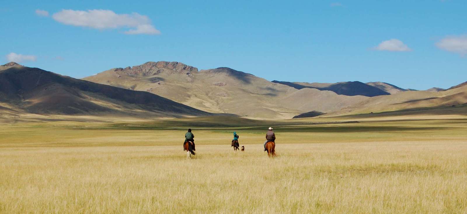 Voyage à pied Mongolie : Cavaliers dans le Khenti mongol Voyage à pied Mongolie : Cavaliers dans le Khenti mongol