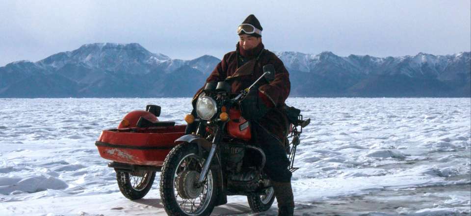 Voyage Mongolie lac Khövsgöl dans l’hiver polaire, activités insolites (traîneau, sidecar, patin…) et rencontre avec les nomades 