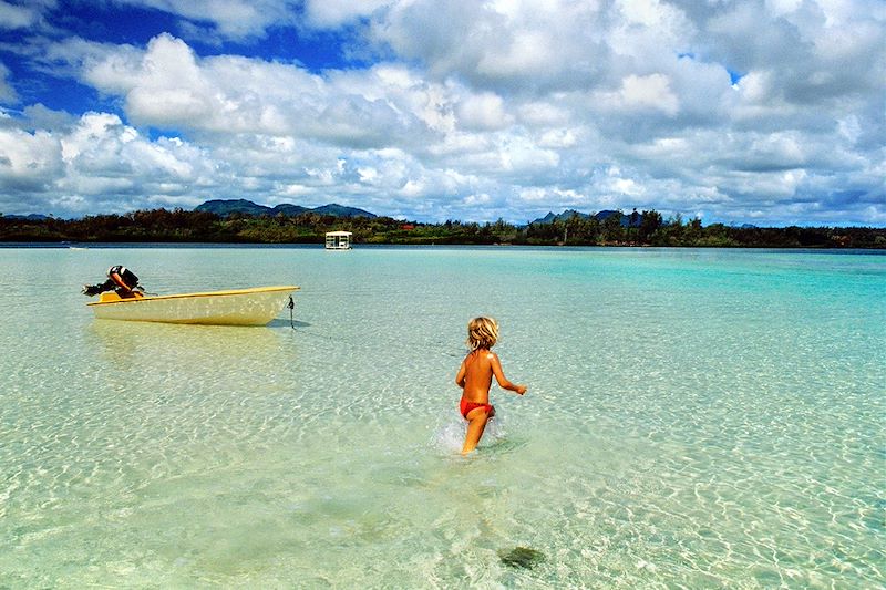 Enfant à l'Île aux Cerfs - Île Maurice