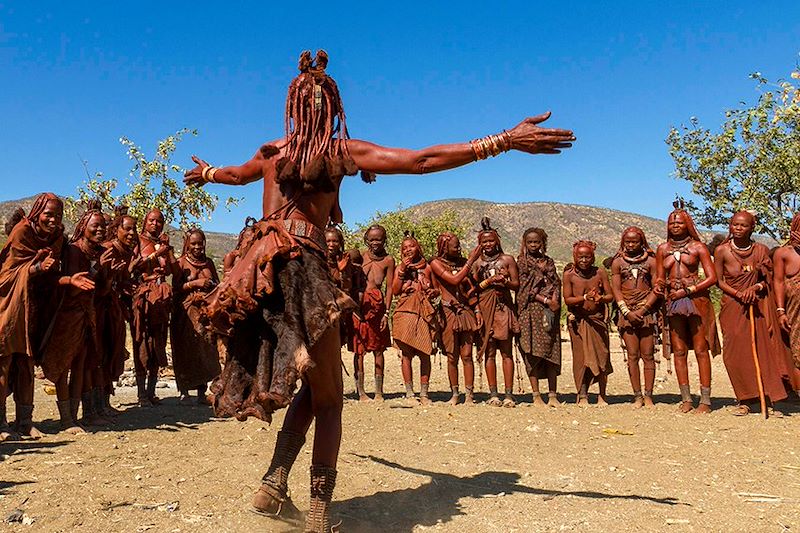 Aventure et camping tout confort en Namibie : 14 jours en 4x4 tente de toit, entre safari, désert et rencontre avec les Himbas.