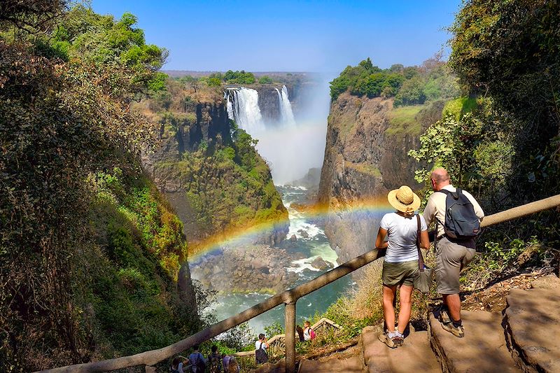 Voyage Namibie avec guide : peuple Himba, safari parc d'Etosha, Swakopmund, Twyfelfontein, Namib, chutes d'Epupa et Victoria Falls