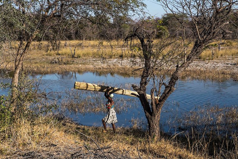 Villageoise - Bande de Caprivi - Parc National de Bwabwata - Namibie