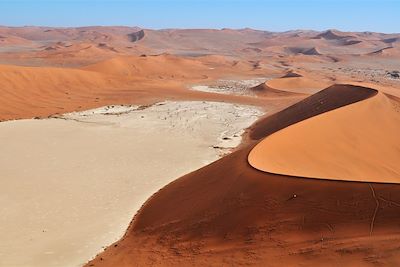 En piste du Namib aux Chutes Victoria 3