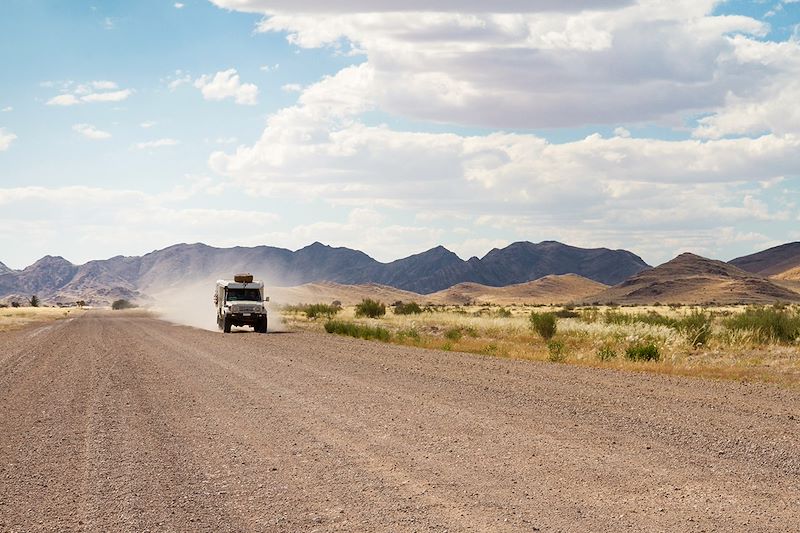 Voyage en camping-car pour explorer les grands sites de Namibie, du parc d'Etosha au Damaraland en passant par le désert du Namib