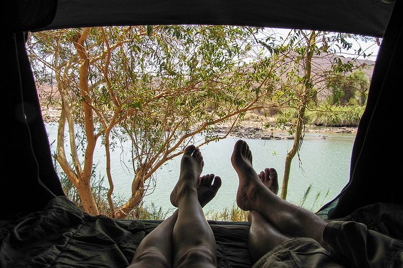 Bivouac au bord la rivière Kunene - Namibie