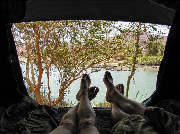 Bivouac au bord la rivière Kunene - Namibie