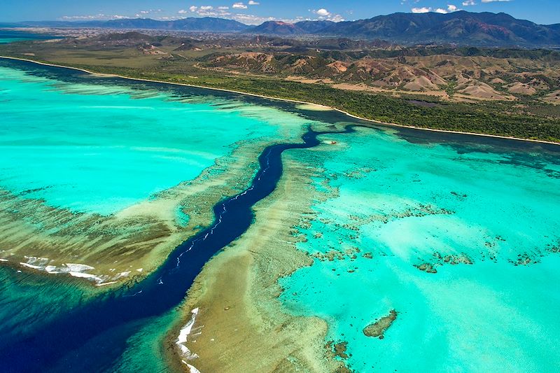 Partez pour un road trip en Nouvelle Calédonie à bord de votre SUV sur Grande Terre et extension sur Maré et l'île des pins.