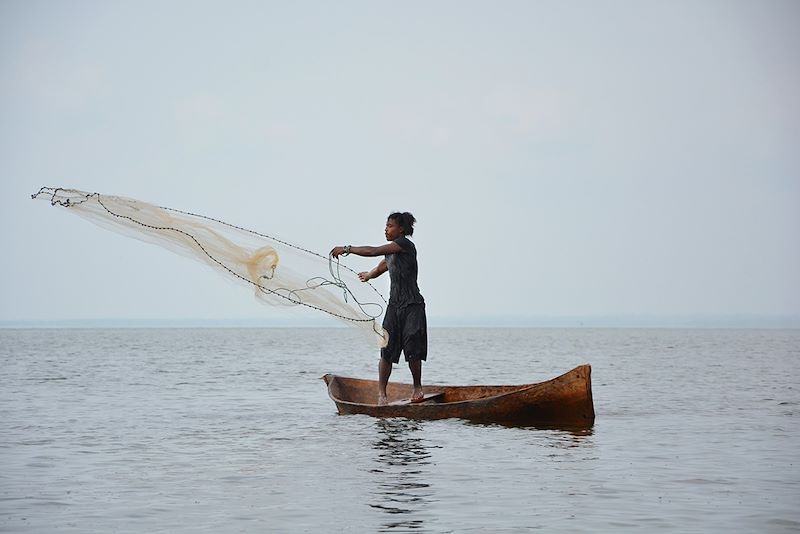 Pêche au filet dans la Laguna de Perlas - Nicaragua