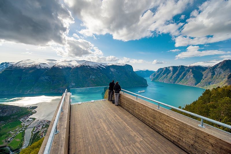 Voyage en Norvège dédié aux personnes à mobilité réduite pour découvrir Bergen et les fjords du sud, en voiture, train et bateau