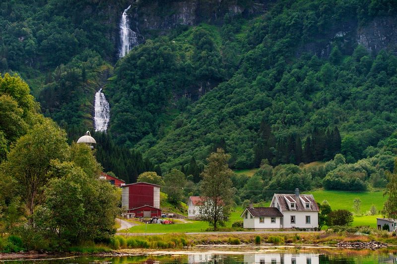 Cascades Botnafossen - Vik i Sogn - Norvège