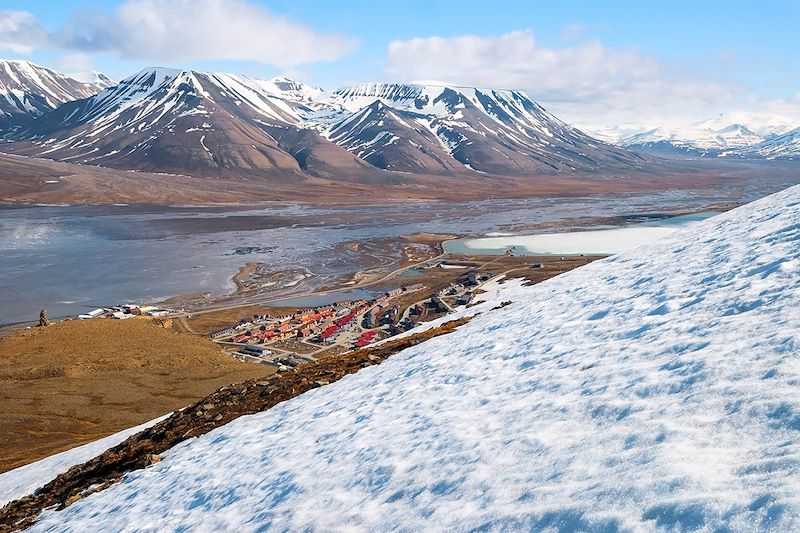 Vue sur Longyearbyen depuis Platåfjellet - Svalbard - Norvège