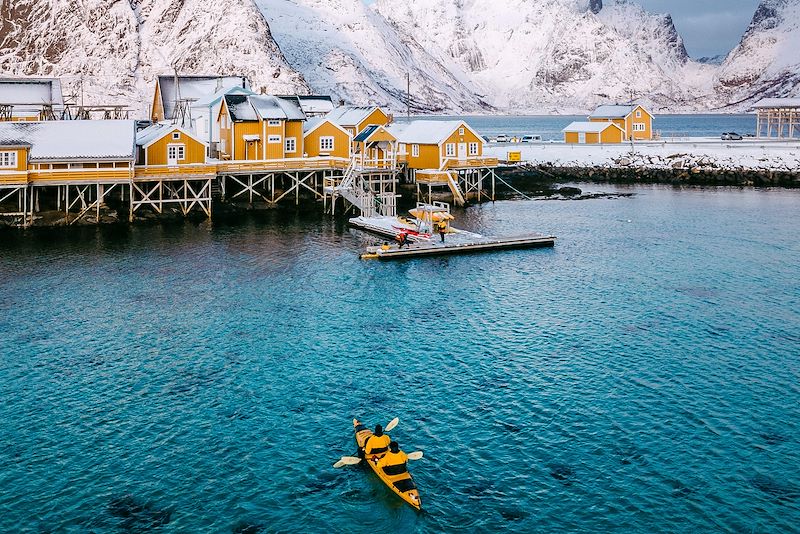 Kayakiste à Reine - Îles Lofoten - Norvège